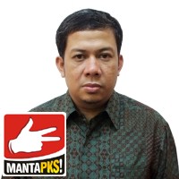 Fahri Hamzah: Rakyat Terlalu Kuat Untuk Menerima Dusta, Buka Dulu Topengmu