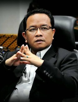 Bagi Penyelenggara Pemilu, Senyum-senyum di Saat Tak Tepat Dimaknai Keberpihakan