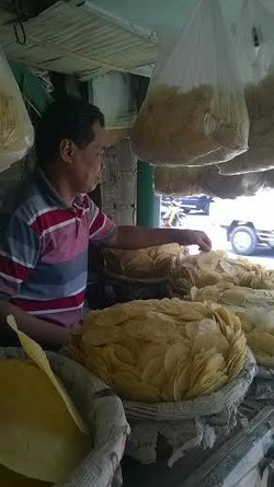 Yusuf Si Penjual Emping Condet Nilai Prabowo dan Jokowi Sama Kuat