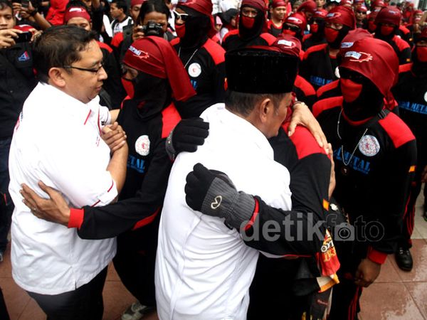 Dukung Prabowo, Buruh Jalan Kaki Bandung-Jakarta