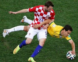 Utak-Atik Scolari Memanfaatkan Kelemahan Lawan