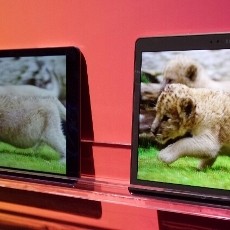 Adu Tajam Layar Galaxy Tab S & iPad Air