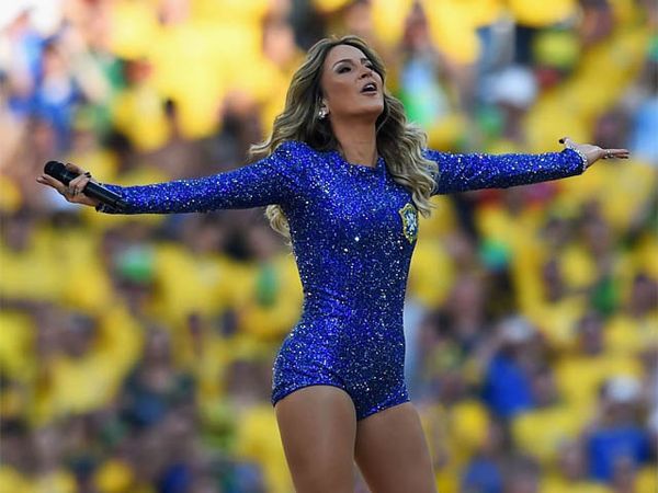 Claudia Leitte Tak Kalah Seksi di Pesta Pembukaan Piala Dunia Claudia Leitte Tak Kalah Seksi di Pesta Pembukaan Piala Dunia