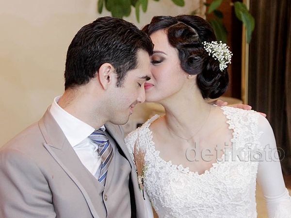 Momen-momen Indah di Pernikahan Fachri dan Renata