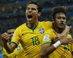 Hernanes Senang Debutnya Disaksikan Keluarga dan Fans