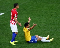 Sesali Keputusan Wasit, Lovren: Sekalian Saja Beri Pialanya ke Brasil