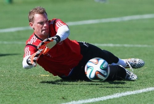 Neuer Dipastikan Tampil Hadapi Portugal