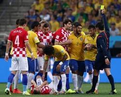 Neymar Minta Maaf karena Menyikut Modric