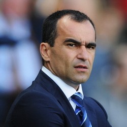 Everton Ikat Martinez dengan Kontrak Baru