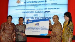 BCA Kembangkan Banking Corner di FEB UGM