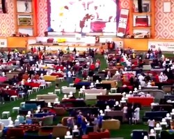 Nobar Unik: Pakai Sofa di Lapangan Bola... dan Mesti Bawa Sofa Sendiri!