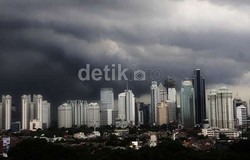 Siap-siap! Hujan Lebat Disertai Petir akan Terjadi di Jakarta Malam Ini