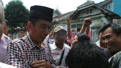 Jelang Debat Capres, Jokowi Kumpulkan 20 Anggota Timsesnya di Solo