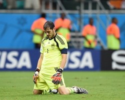 Alih-alih Pecahkan Rekor, Casillas Malah Diberondong Gol