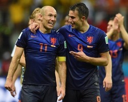 Van Persie dan Robben Kompak Cetak Rekor