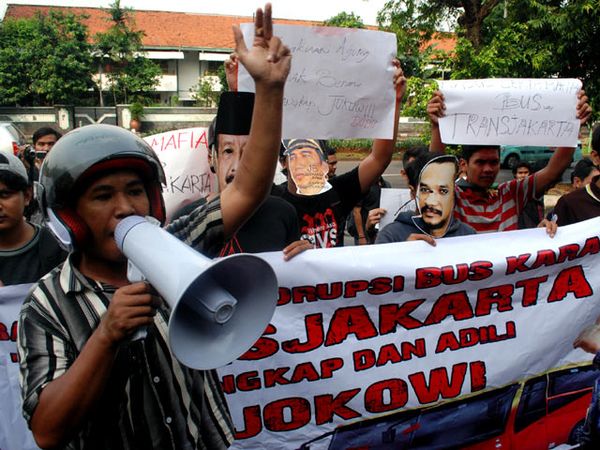 Mahasiswa Demo Soal Kasus TransJ