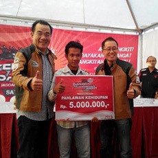 Penjaga Palang Pintu Kereta Ketiban Rezeki Rp 5 Juta