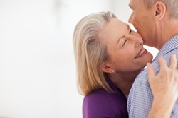 5 Cara Atasi Cemburu Berlebihan Pada Suami