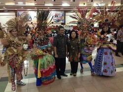 30 Mobil Hias dan 800 Peserta Bertema Topeng Ramaikan Jakarnaval 2014