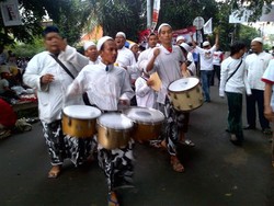 Dukung Prabowo-Hatta, Pengusaha Mobil Bekas Bawa Rombongan Marawis