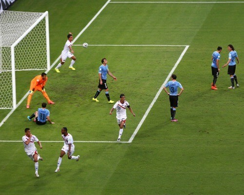 Kecerdikan Luis Pinto Memancing Uruguay