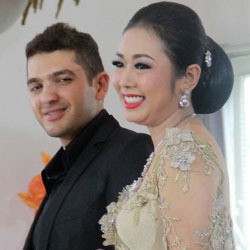 Syuting Video Klip Pelet Cinta, Soimah Mesra dengan Pria Bule