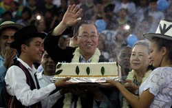 Ulang Tahun ke-70, Sekjen PBB Dapat Kejutan Kue dari Daun Koka