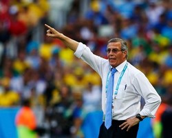 Puji Kosta Rika, Tabarez Sebut Uruguay Dinetralkan