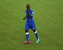 Balotelli Dedikasikan Gol Pertamanya di Piala Dunia untuk Calon Istrinya