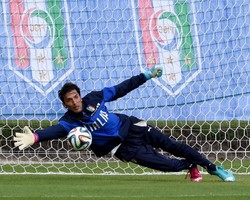 Buffon Dipastikan Absen Lawan Inggris