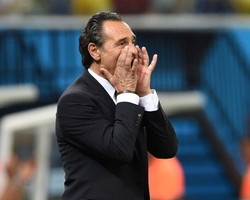 Prandelli Kecam Keputusan Gila FIFA
