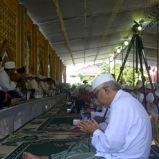 Ribuan Orang Berdoa untuk Kota Surabaya Lebih Bermartabat