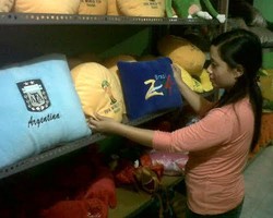 Berkah dari Piala Dunia untuk Pengrajin Boneka di Kota Santri