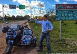 Naik Vespa dari London ke Brasil Demi Piala Dunia