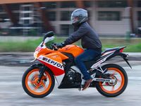 Atribut Lengkap Bikers Saat Berkendara