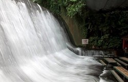 Di Filipina, Ada Restoran di Air Terjun