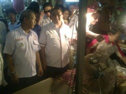 Ditemani Komeng, Fadli Zon Sosialisasikan Prabowo-Hatta di Pasar Induk