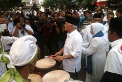 Hatta dan Isteri Hadiri Rapimnas Badan Kontak Majelis Taklim Se-Indonesia