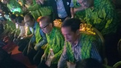 Di Balai Kartini, Jokowi Dipakaikan Rompi Hijau HKTI