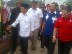 Tiba di Banten, JK Diteriaki Nomor Dua dan Dititipi Salam untuk Jokowi