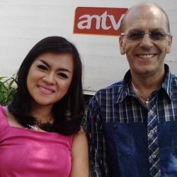 Cerai dari Daus Mini, Yunita Makin Lengket dengan Bule Gagah