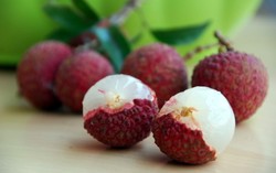 Racun dalam Leci Segar Diduga Sebabkan Kematian Anak di India