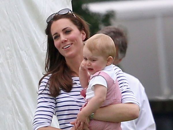 So Cute! Pangeran George Menggemaskan Berbaju Pink