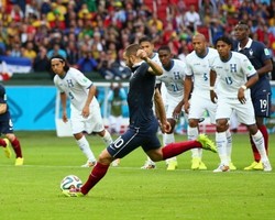 Prancis Hantam 10 Pemain Honduras 3-0