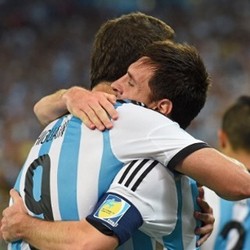 Higuain Buka Kans Gabung Messi di Barca