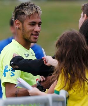 Neymar Ganti Gaya Rambut