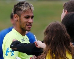 Neymar Ganti Gaya Rambut