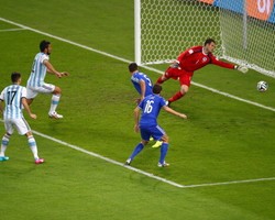 Gol Bunuh Diri Sead Kolasinac Jadi yang Tercepat di Piala Dunia