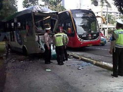 Polisi Periksa Sopir TransJ dan Kopaja yang Terlibat Tabrakan Beruntun