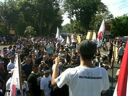 Ini Massa Ribuan Anak Muda Bali yang Turun ke Jalan Tolak Reklamasi Tanjung Benoa